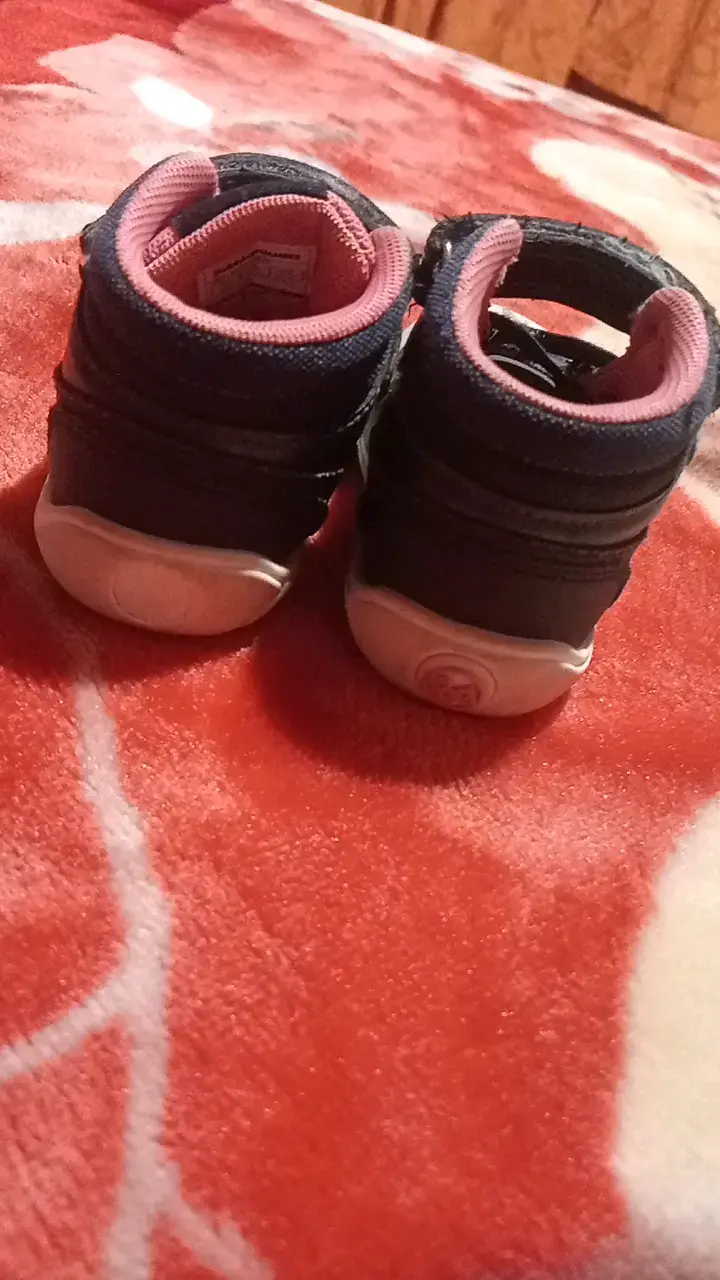 Zapatos de bebé azul marino con detalles rosados - 3