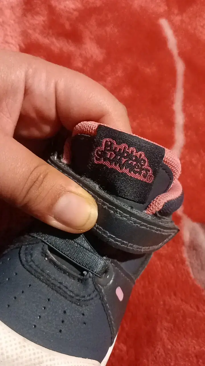 Zapatos de bebé azul marino con detalles rosados - 5