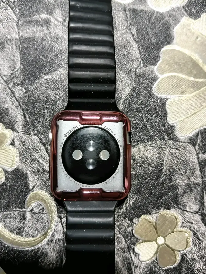 Smartwatch con correa naranja y carcasa protectora - 3