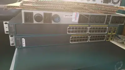 Switch Cisco con múltiples puertos Ethernet - miniatura 1
