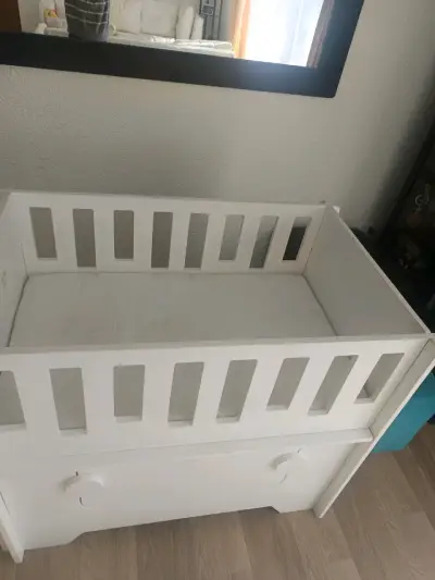 Cuna de madera blanca para bebé - miniatura 3
