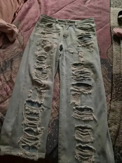 Jeans rasgados de mezclilla - miniatura 1