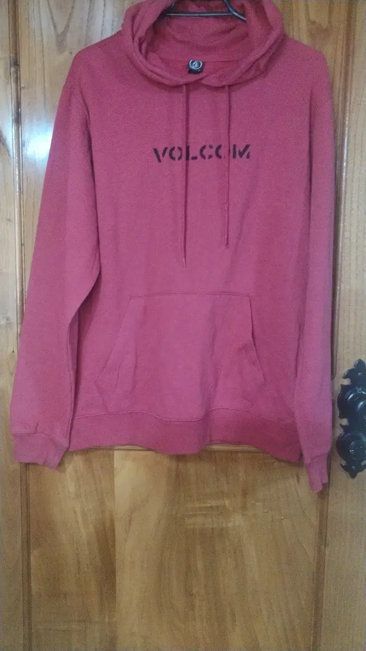 Polerón Volcom rojo con capucha