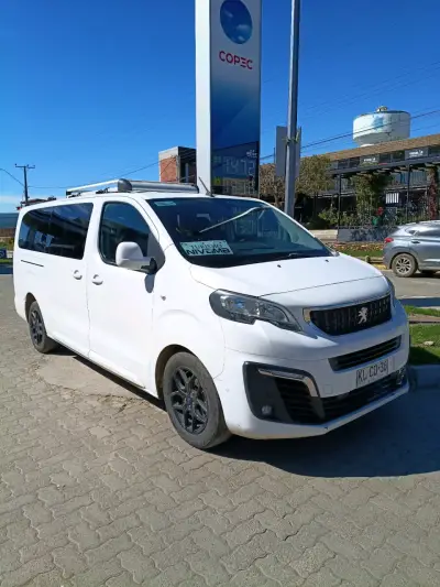 Furgoneta Peugeot Traveller blanca en buen estado - miniatura 5