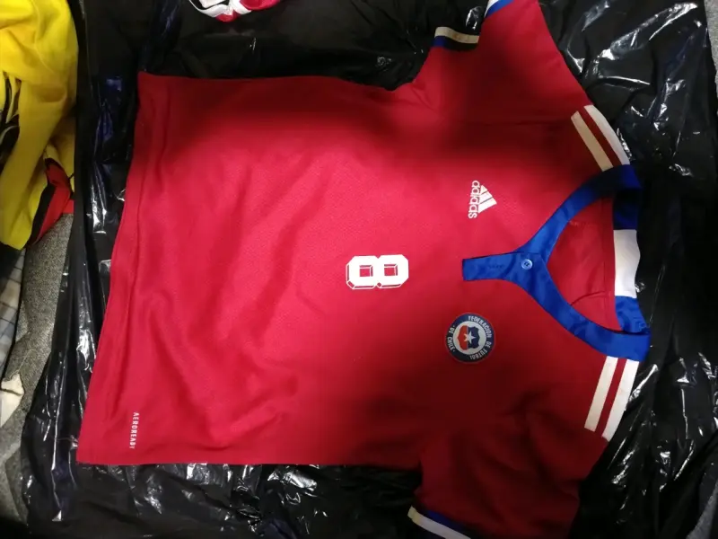 Camiseta Roja de Fútbol Adidas Chile Firmada