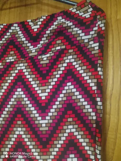 Pantalones acampanados estampados zigzag No Boundaries - miniatura 2