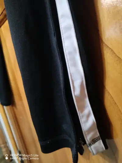 Pantalones deportivos negros Umbro con franjas blancas - miniatura 3