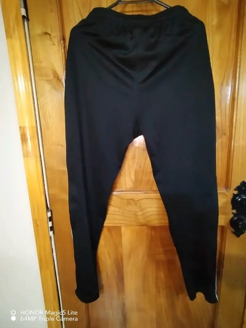 Pantalones deportivos negros Umbro con franjas blancas - 6