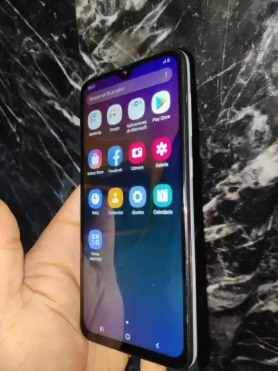 Samsung Galaxy A30 con desgaste en la tapa - miniatura 2