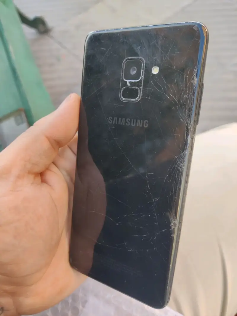 Samsung Galaxy A8 2018 plus - 4