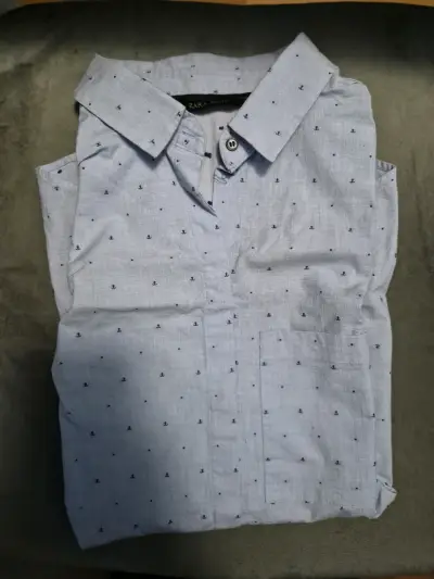 Camisa Zara Basic azul con anclas - miniatura 1