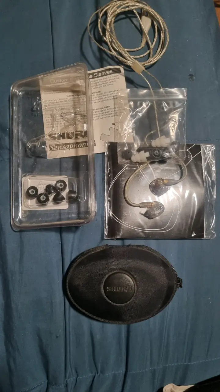 Auriculares In-Ear Shure SE215 con accesorios - 1