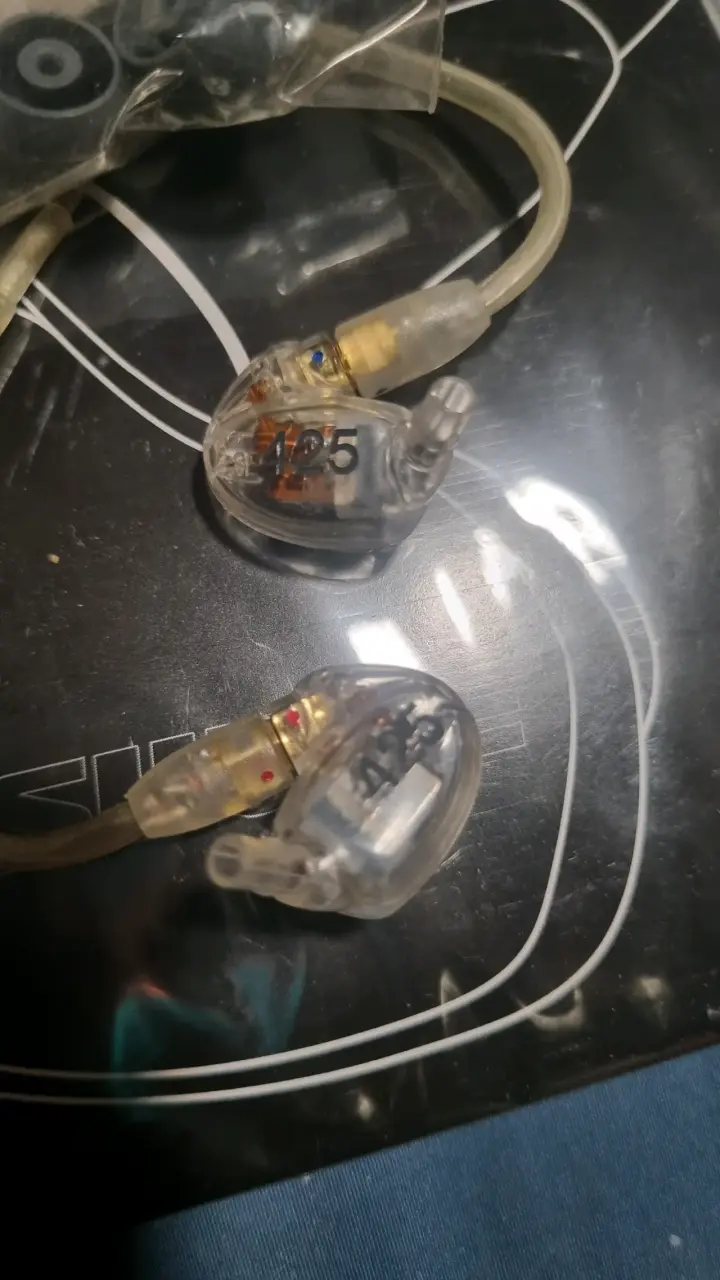 Auriculares In-Ear Shure SE215 con accesorios - 3