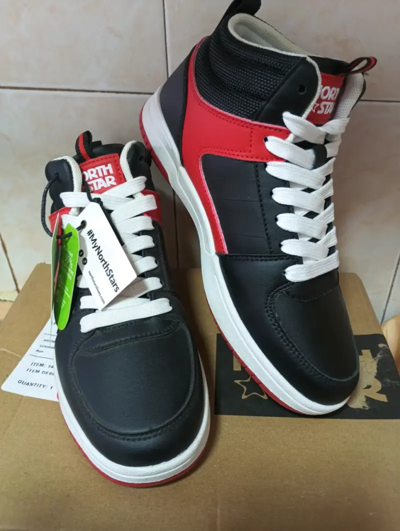 Zapatillas altas North Star negras y rojas