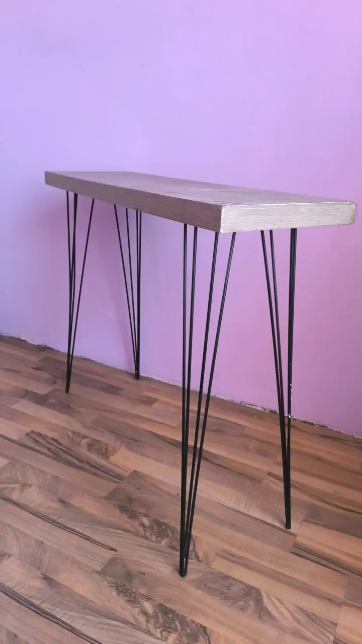 Mesa de Entrada Estilo Industrial con Patas Metálicas - 1