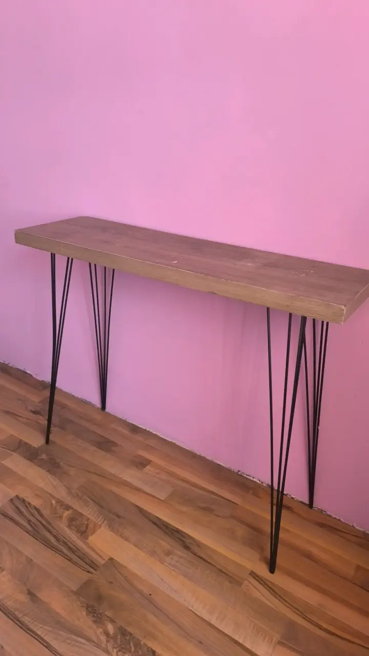 Mesa de Entrada Estilo Industrial con Patas Metálicas - 2