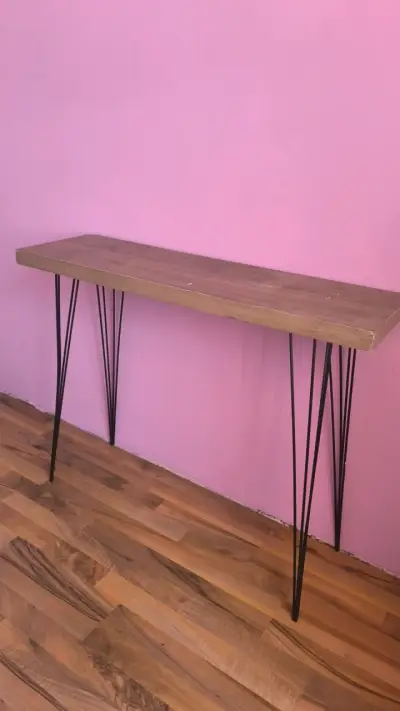Mesa de Entrada Estilo Industrial con Patas Metálicas - miniatura 2