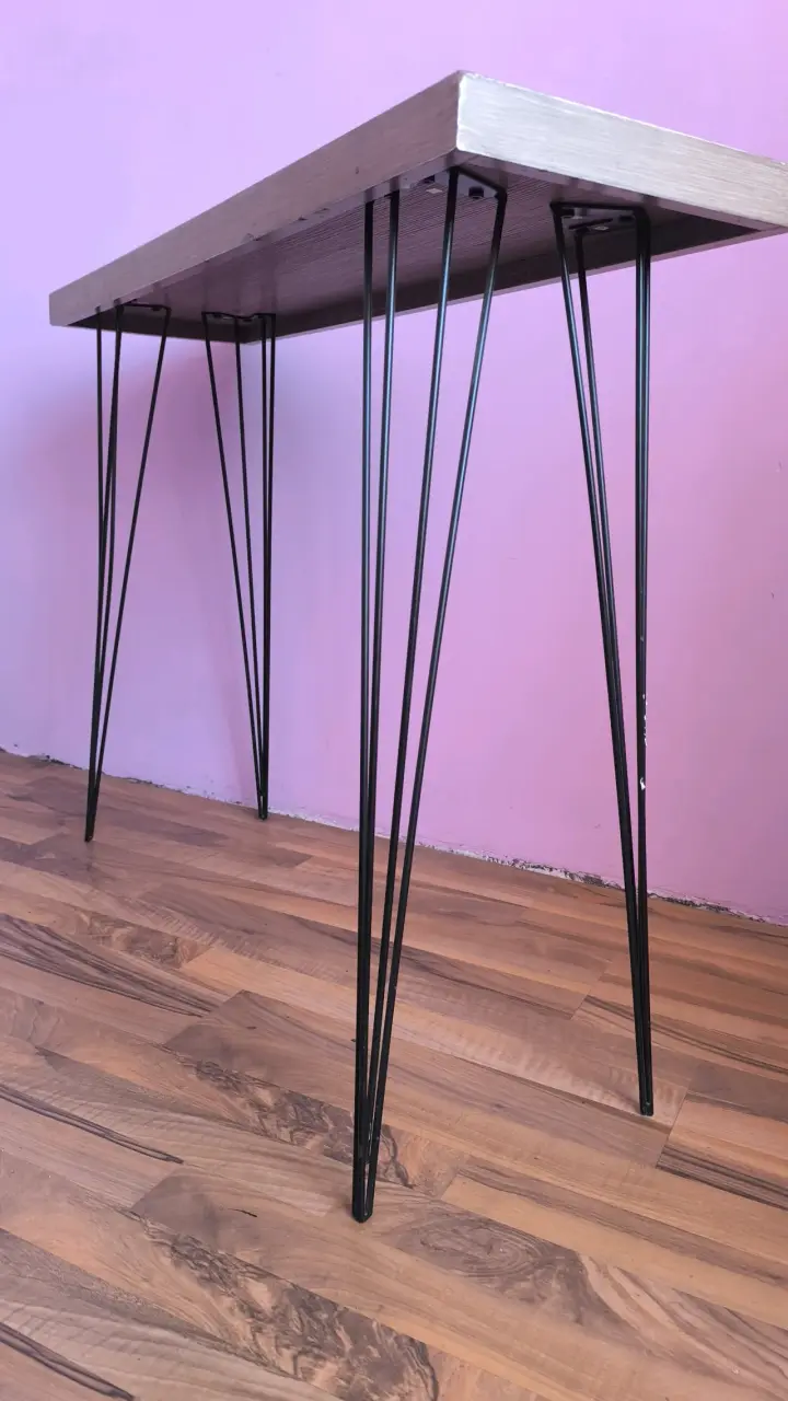 Mesa de Entrada Estilo Industrial con Patas Metálicas - 3