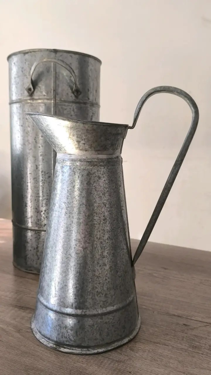 Set de Jarras y Baldes de Metal Decorativos - 3