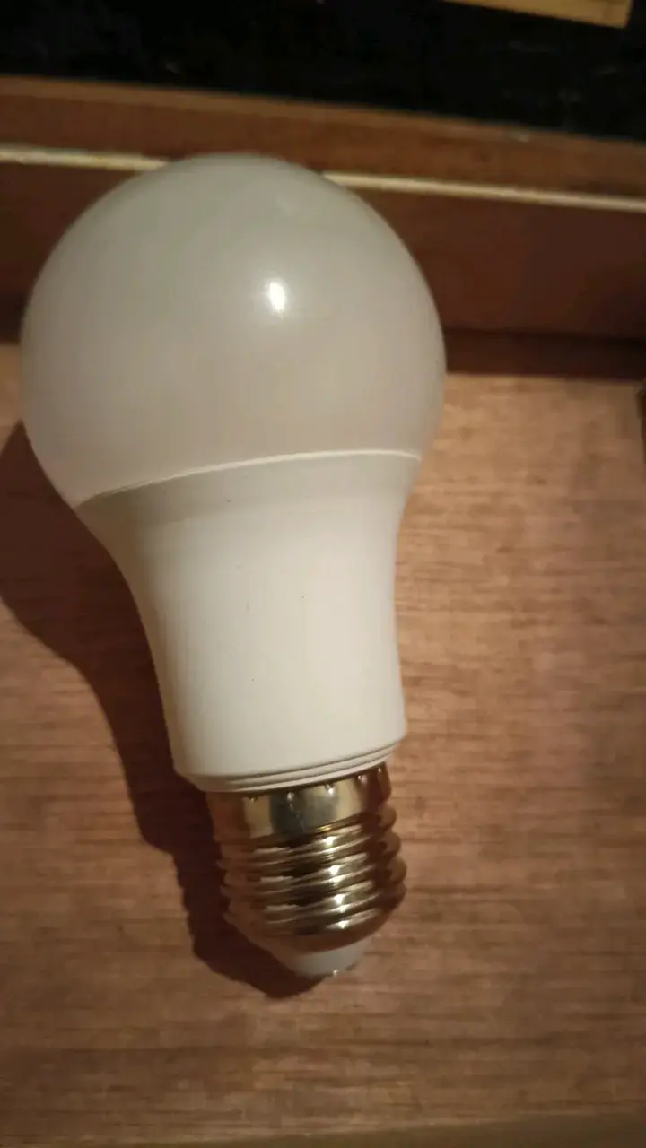 Ampolleta LED blanca de bajo consumo - 2