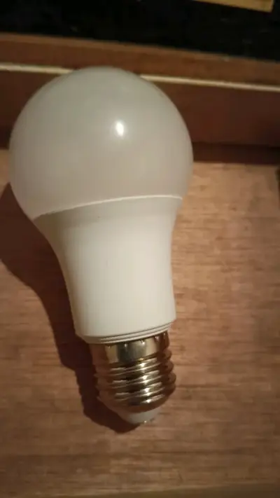 Ampolleta LED blanca de bajo consumo - miniatura 2