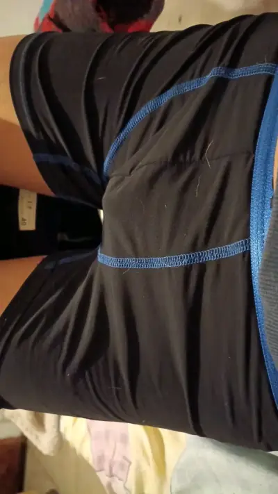 Shorts deportivos negros con detalles azules - miniatura 1