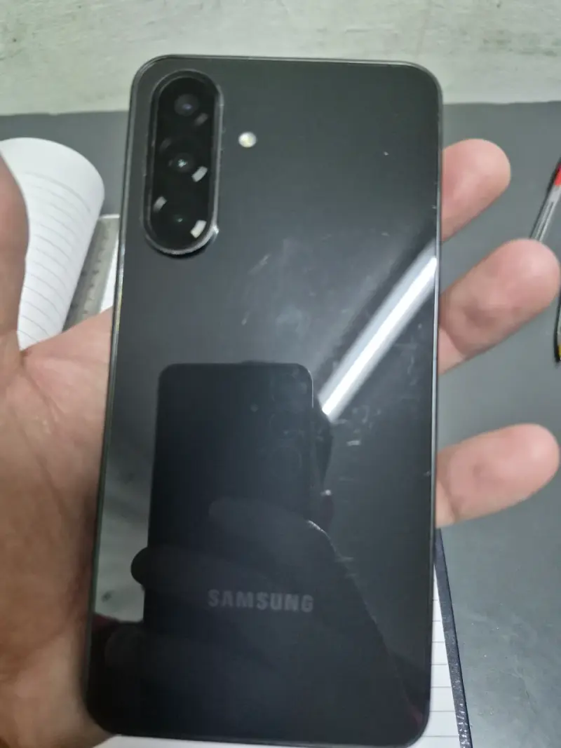 Smartphone Samsung Galaxy A36 5G en buen estado - 2