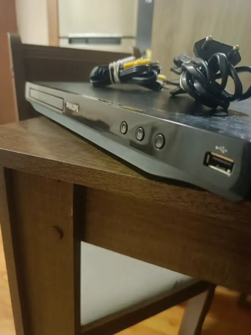 Reproductor de DVD Philips con USB y cables incluidos - 2