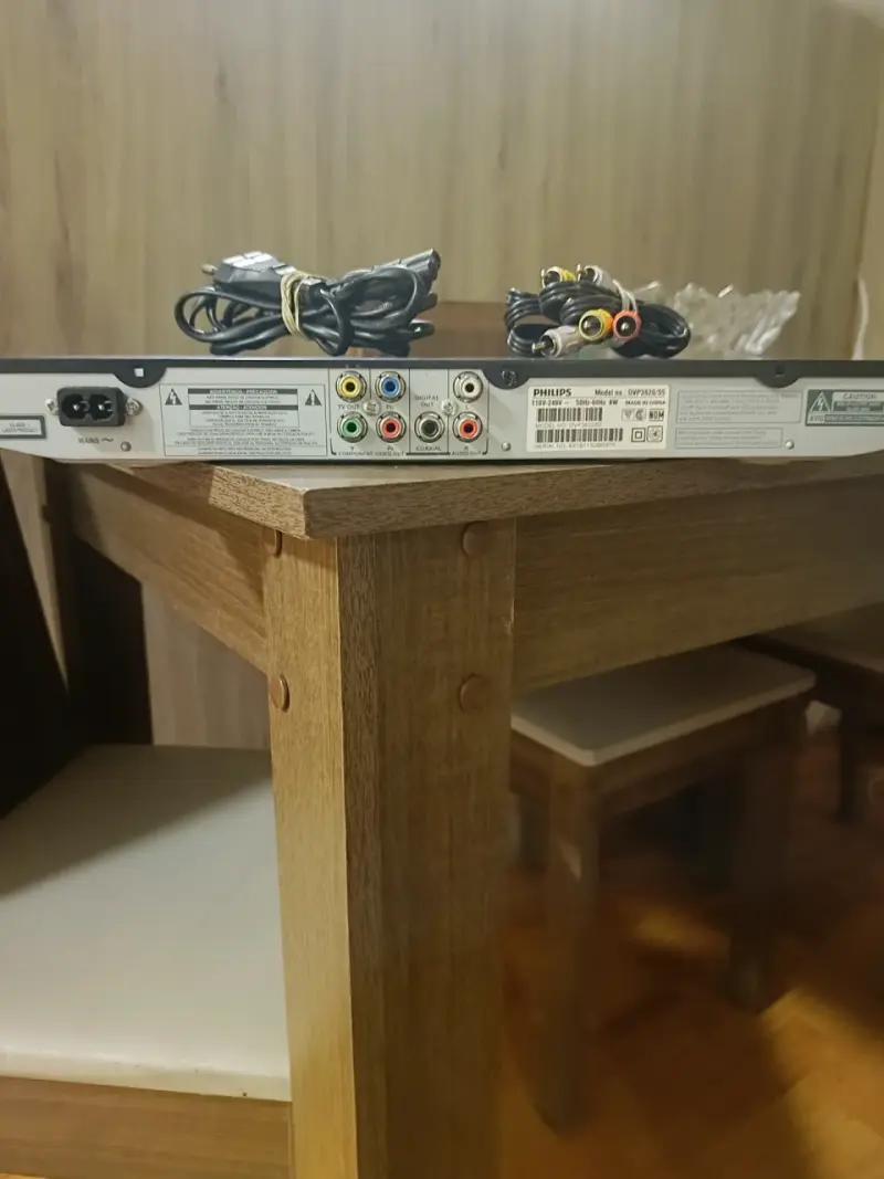 Reproductor de DVD Philips con USB y cables incluidos - 3