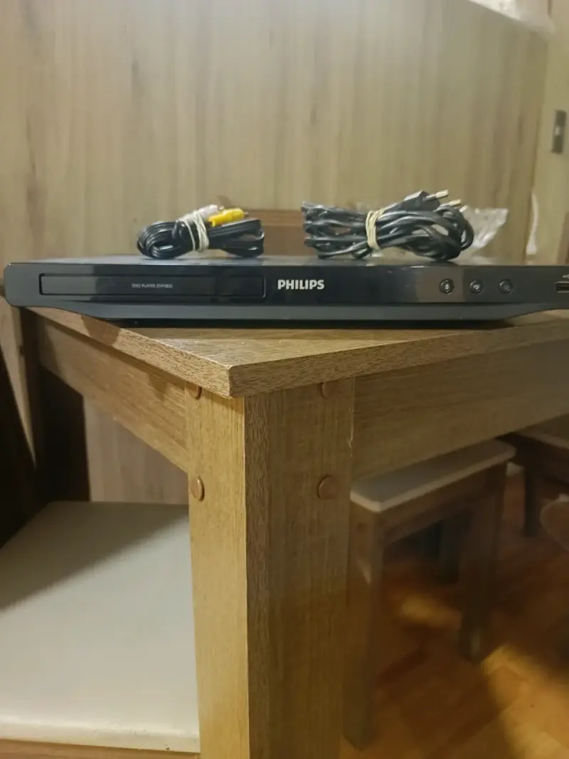 Reproductor de DVD Philips con USB y cables incluidos - 4