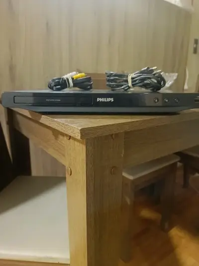 Reproductor de DVD Philips con USB y cables incluidos - miniatura 4