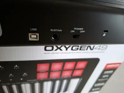 Controlador MIDI M-Audio Oxygen 49 teclas - miniatura 1