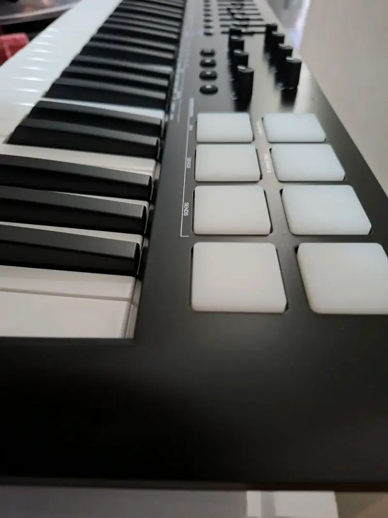 Controlador MIDI M-Audio Oxygen 49 teclas - 2