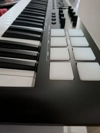Controlador MIDI M-Audio Oxygen 49 teclas - miniatura 2