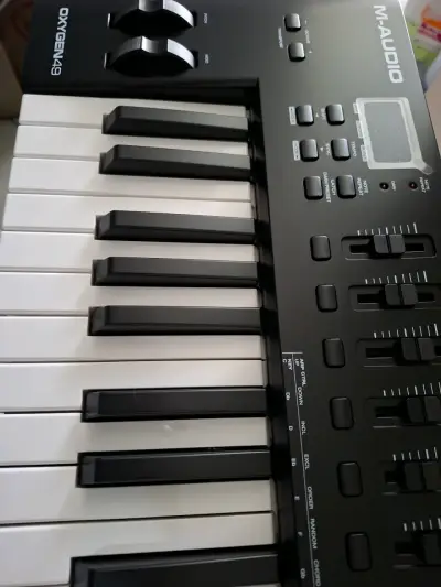 Controlador MIDI M-Audio Oxygen 49 teclas - miniatura 4