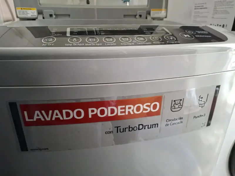Lavadora LG TurboDrum 11 kg con Lavado Poderoso - 4