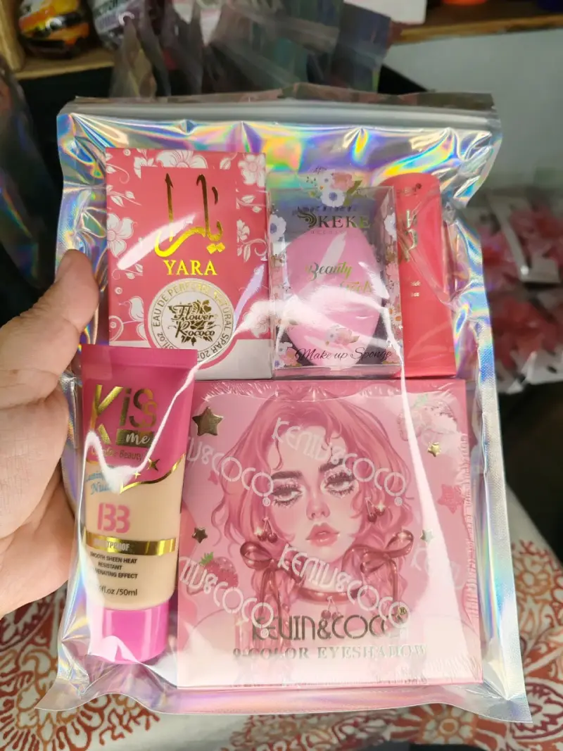 Set de maquillaje con sombras y accesorios - 3