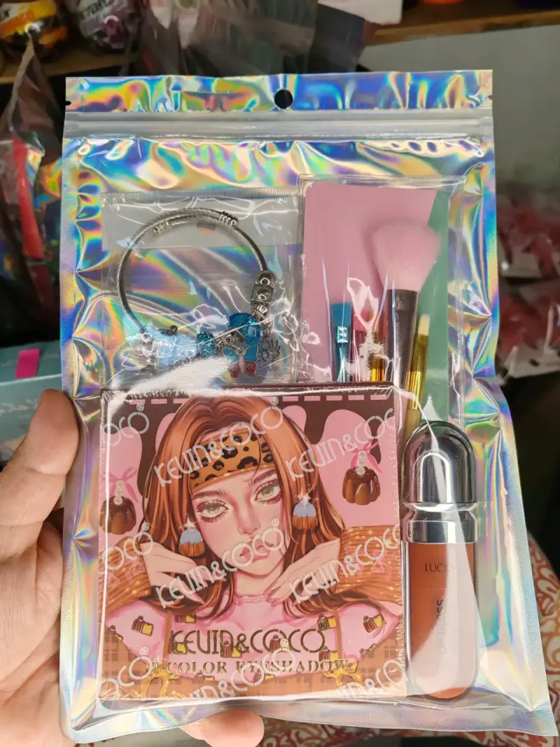 Set de maquillaje con sombras y accesorios - 4
