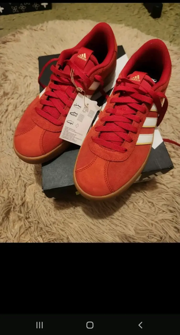 Zapatillas deportivas rojas Adidas con suela de goma - 3