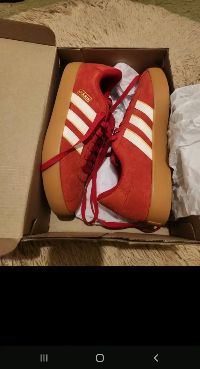 Zapatillas deportivas rojas Adidas con suela de goma - 4