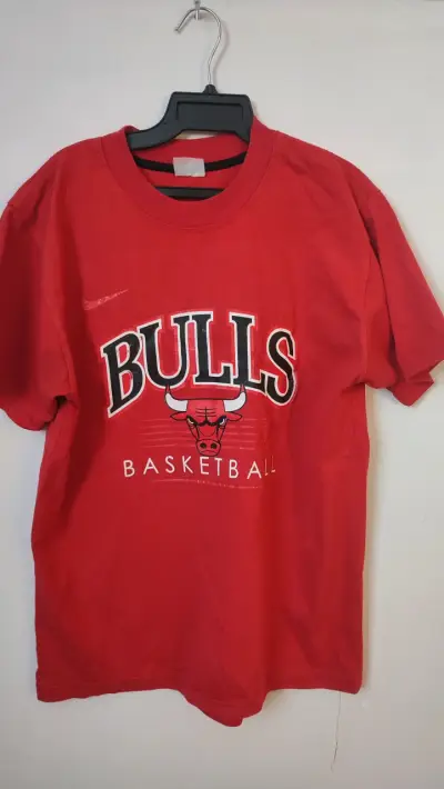 2 Poleras;roja Bulls y Amarilla de Film de algodón - miniatura 1
