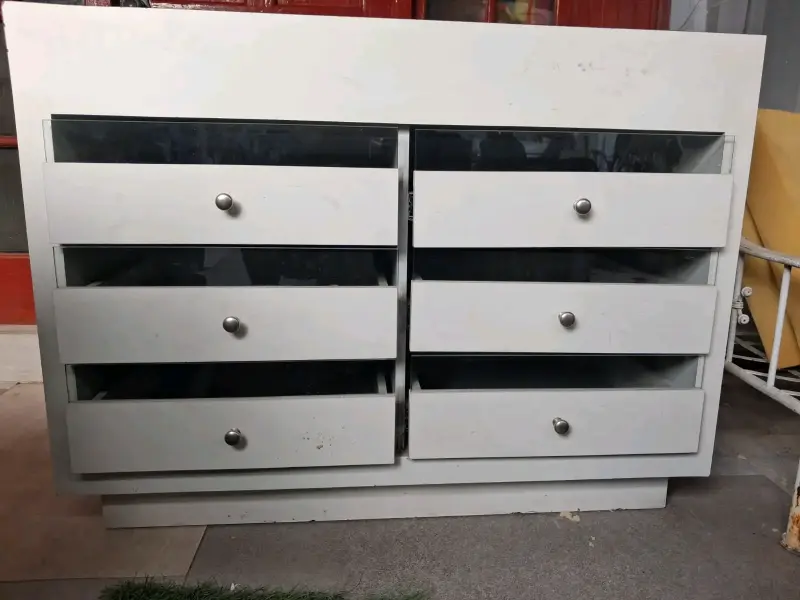 Cómoda de Madera Blanca con Cajones de Vidrio - 3