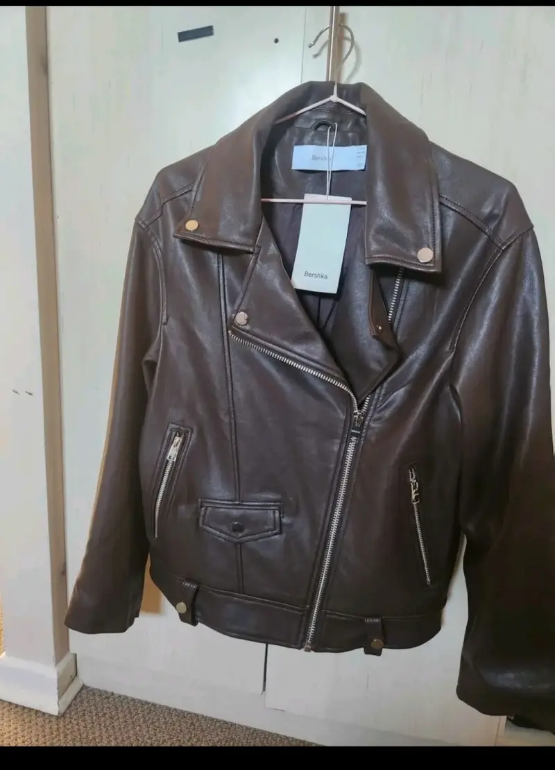 Chaqueta de cuero sintético marrón Bershka - 1