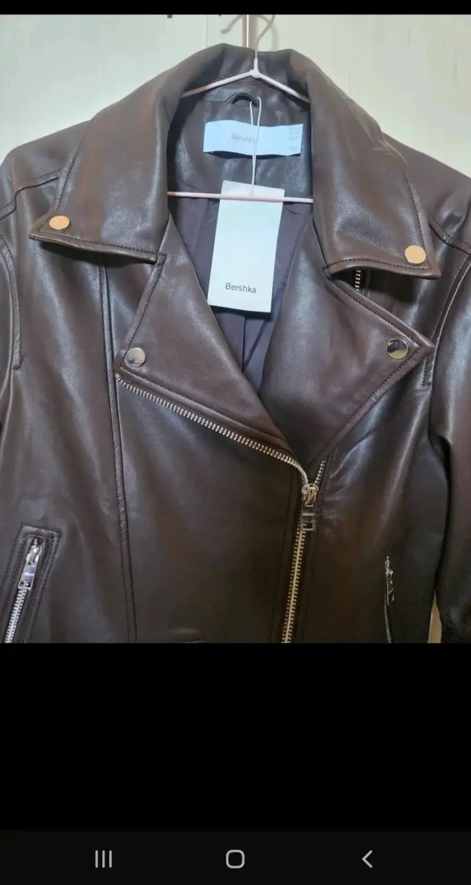 Chaqueta de cuero sintético marrón Bershka - 2