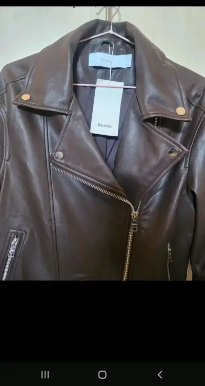 Chaqueta de cuero sintético marrón Bershka - miniatura 2