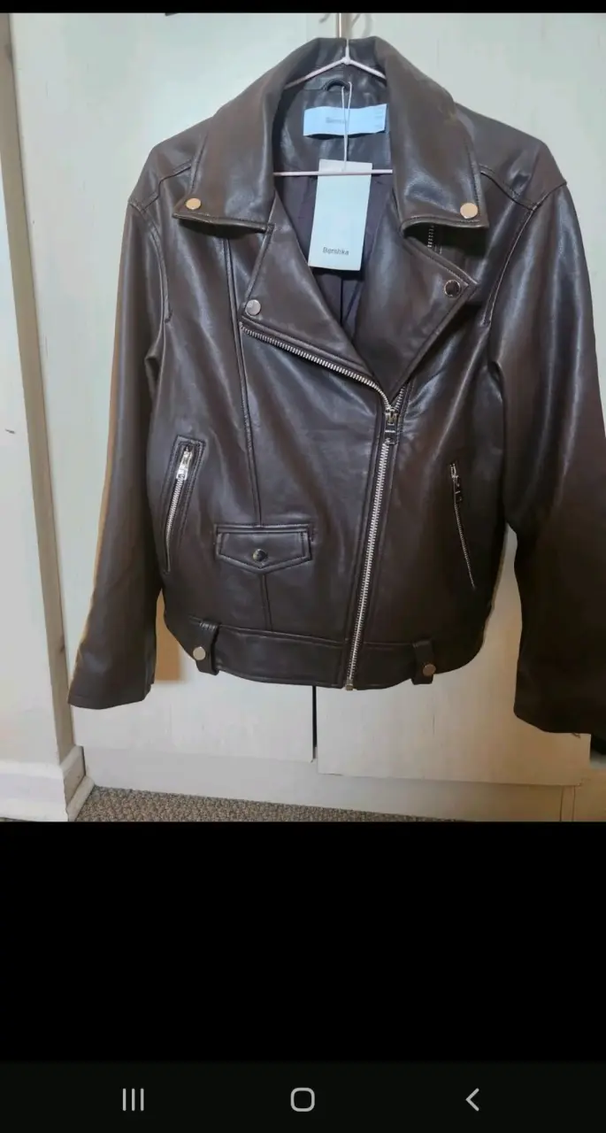 Chaqueta de cuero sintético marrón Bershka - 3