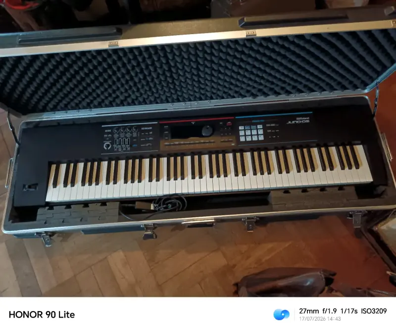 Teclado Sintetizador Roland Juno-Di con Estuche - 1
