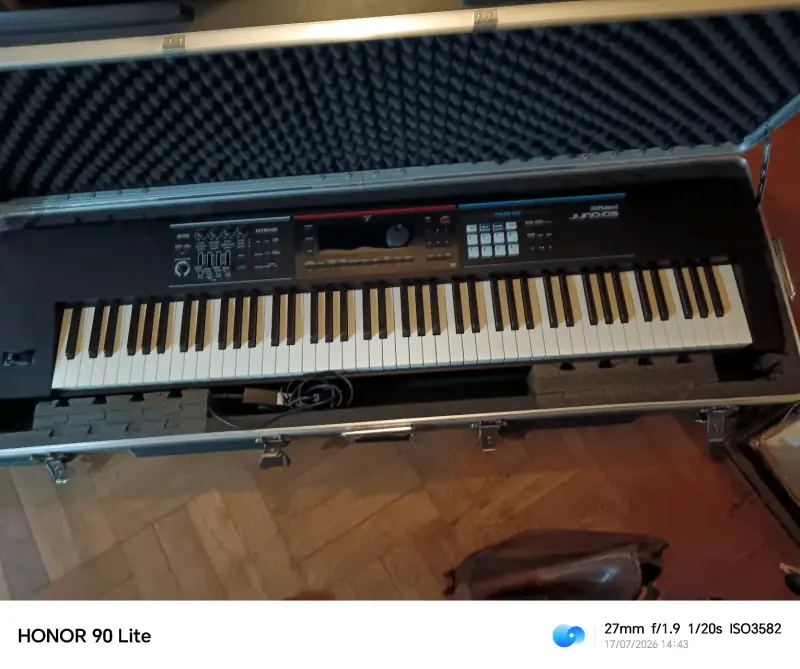 Teclado Sintetizador Roland Juno-Di con Estuche - 5