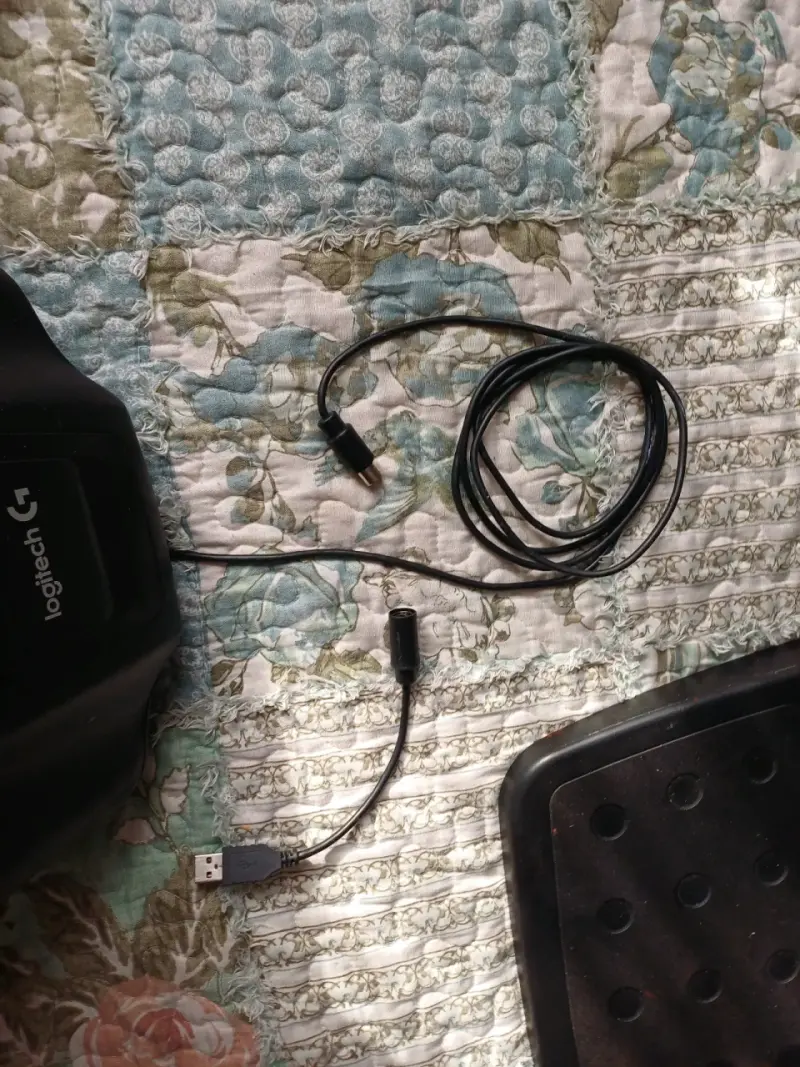 Volante de carreras Logitech con pedales para Xbox - 1
