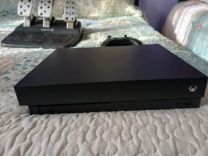 Volante de carreras Logitech con pedales para Xbox - 6